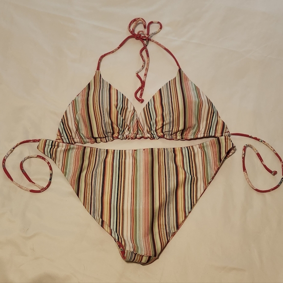 Bikini - Picture 4 of 7